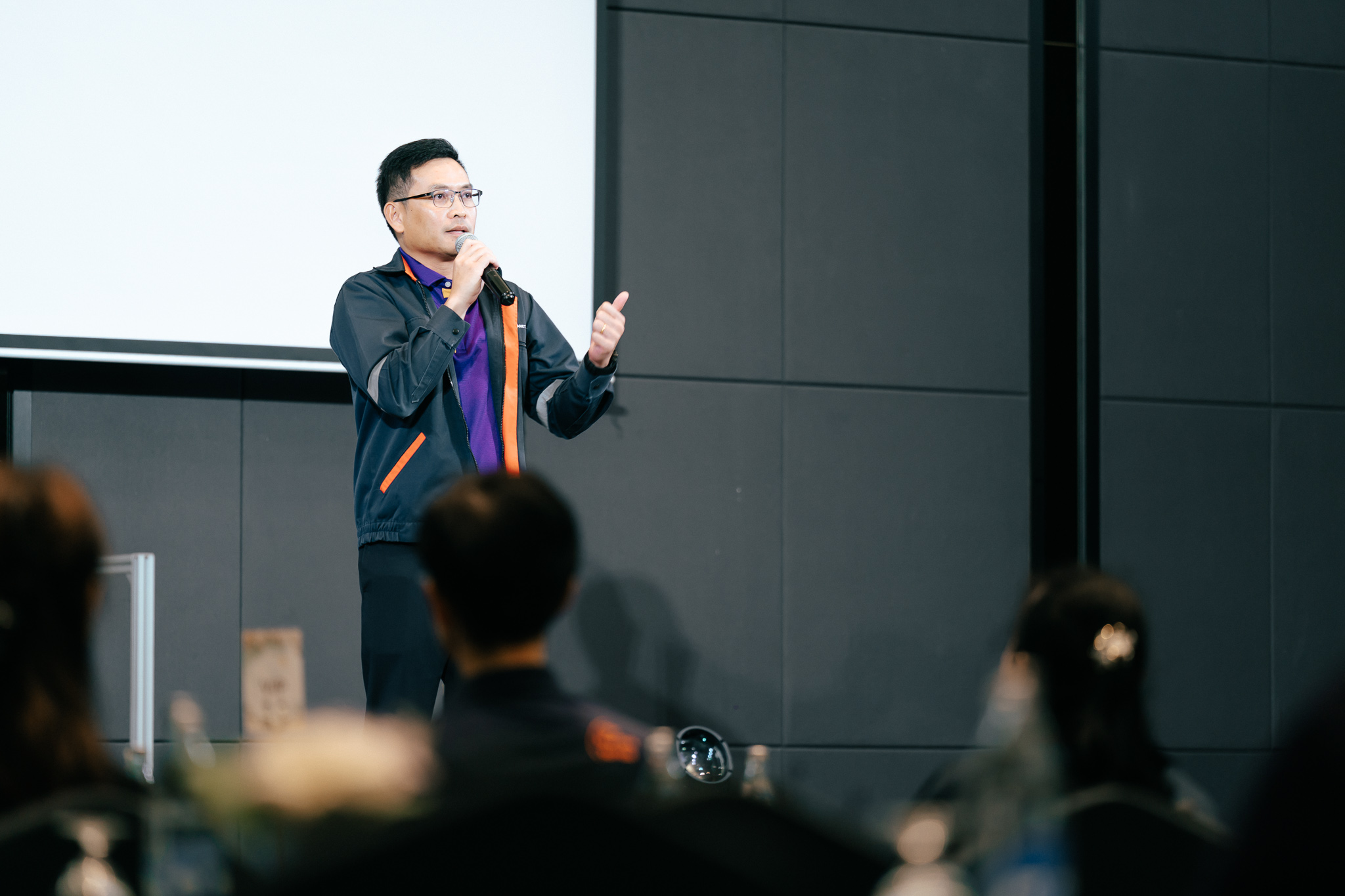 ภาพคู่ผู้บริหารบนเวที Zebra Solutions Day