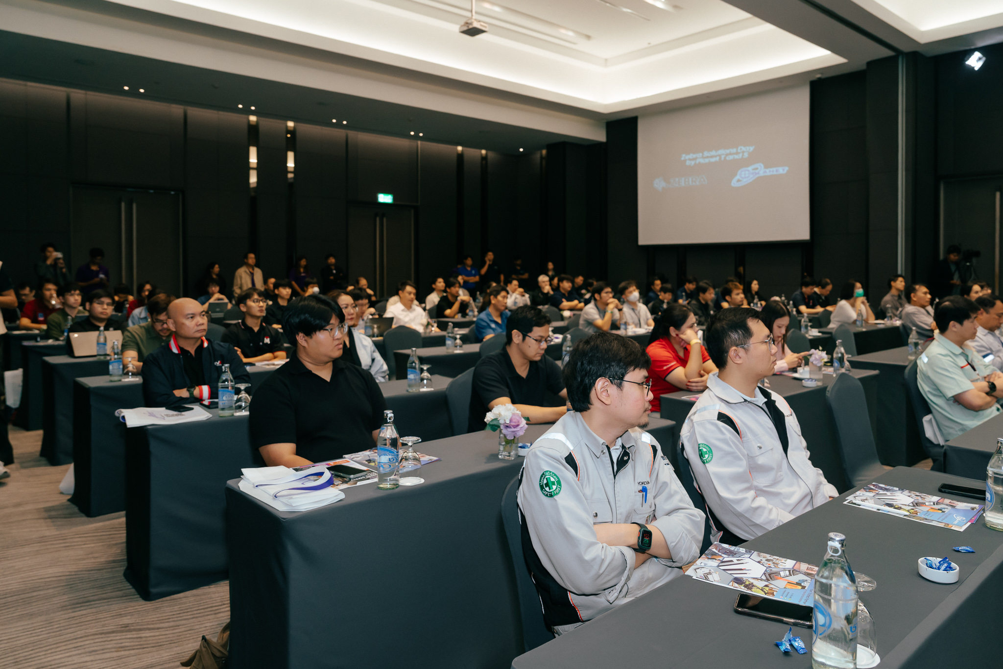 บรรยากาศผู้เข้าร่วมฟังบรรยายในห้องสัมมนา