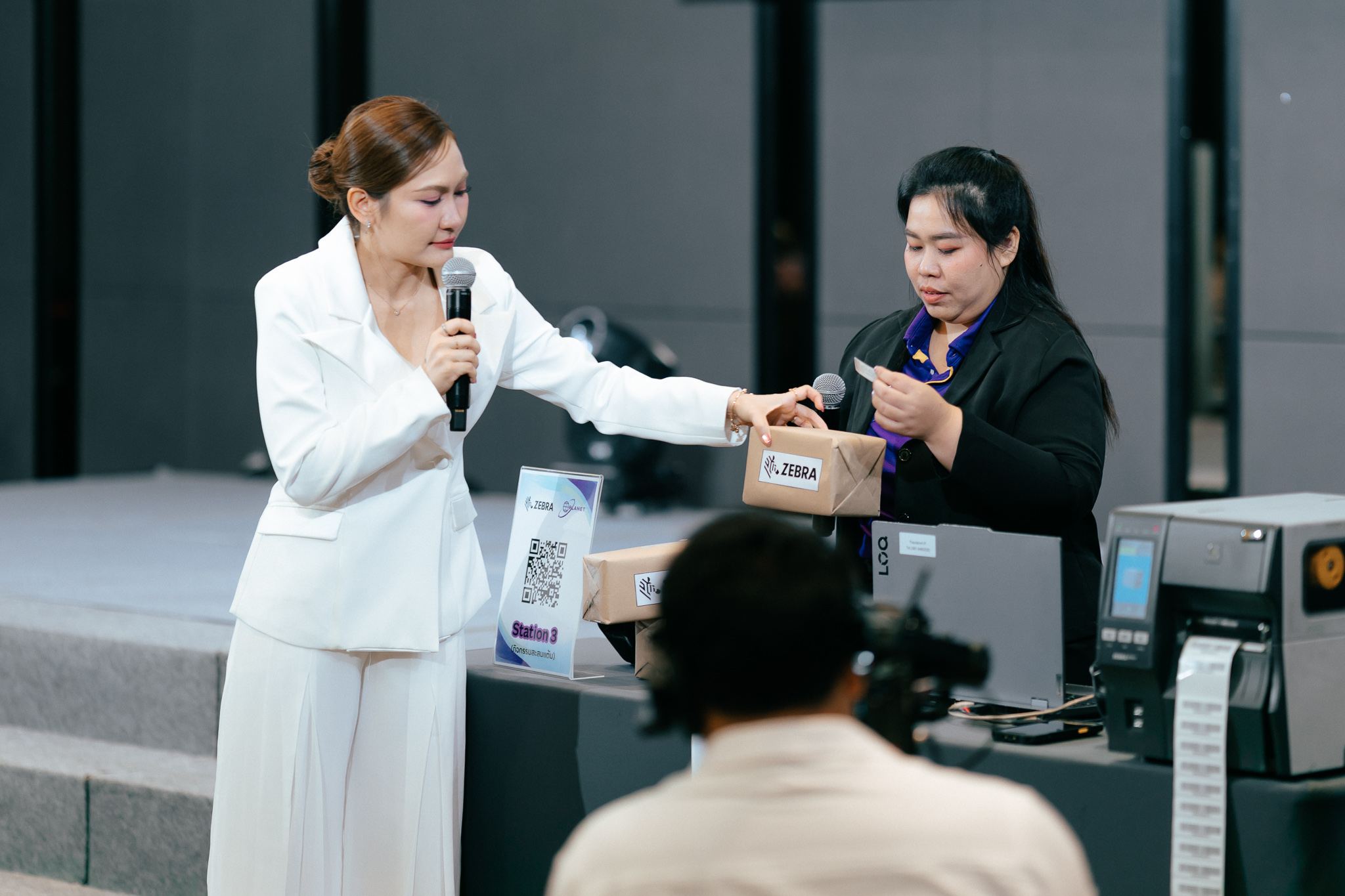 ผู้เข้าร่วมสัมมนาตั้งใจฟังบรรยาย