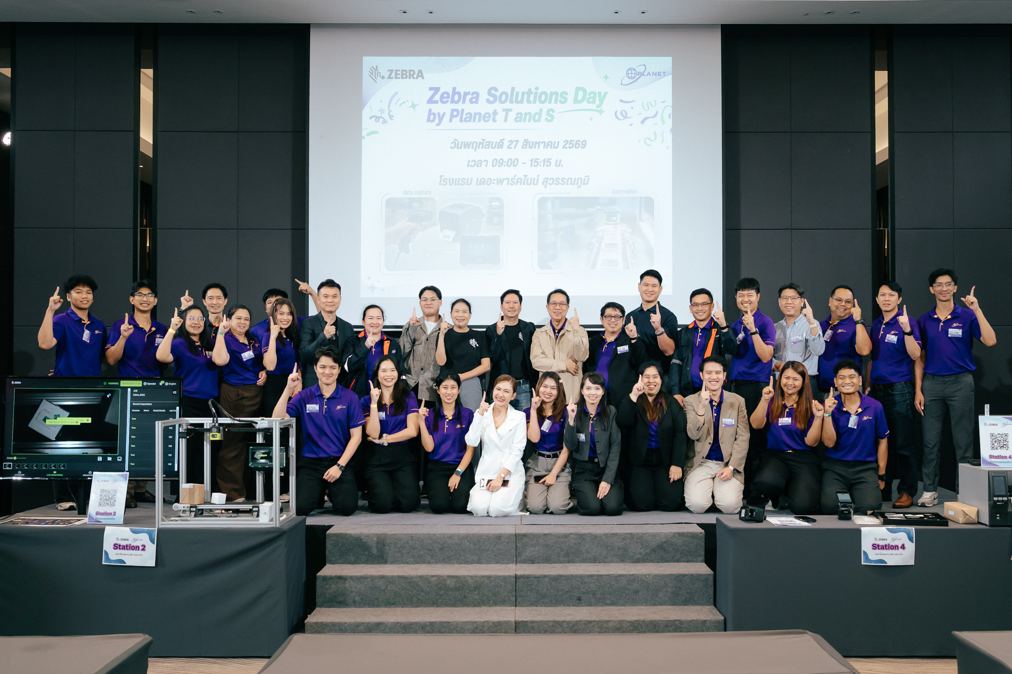 ภาพหมู่ผู้บริหารและผู้เข้าร่วมงาน Zebra Solutions Day